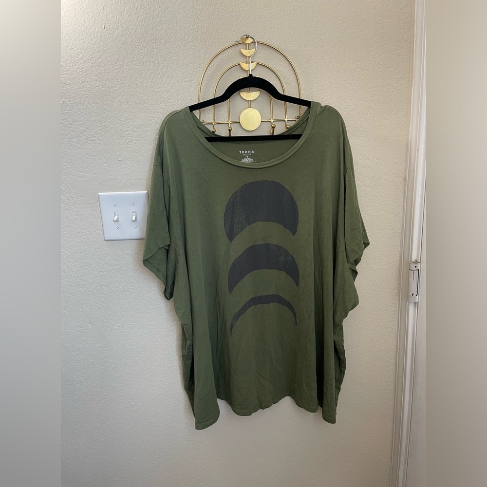 6X Torrid Crescent Moon Tee